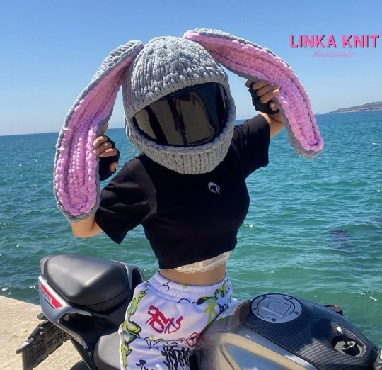 Tavşan 🐰 kulaklı kask takabilir misin?