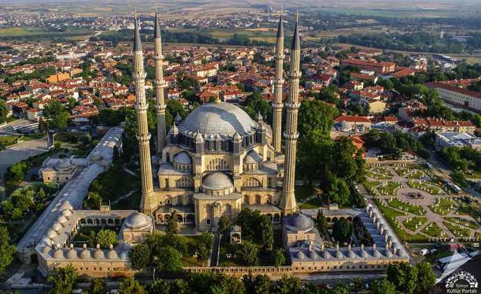 Osmanlı döneminden kalma en etkileyici kültürel miras sizce hangisidir?