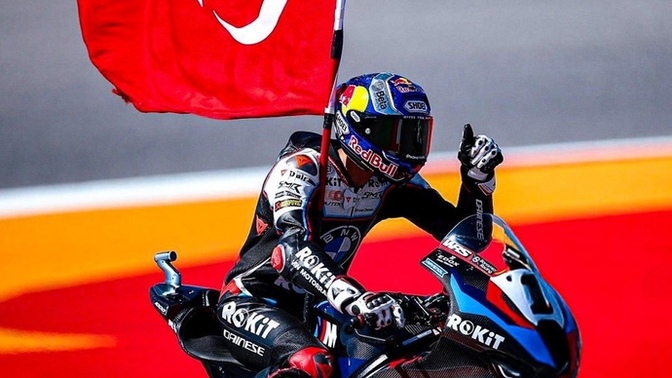 Toprak Razgatlıoğlu MotoGP'de yarışan ilk Türk olacak. Sizce şampiyon olabilir mi?