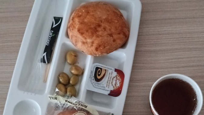 Hastanede gelen kahvaltı sizce normal mi çocuk yicek bunu?