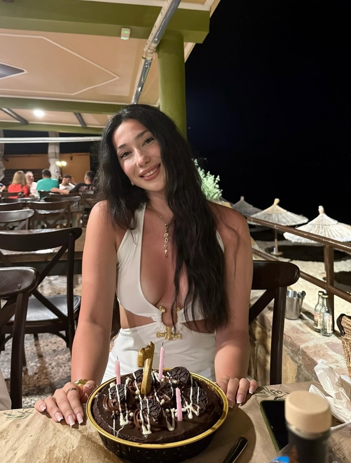 İrem Bozkurt gerçekten çok hoş değil mi?