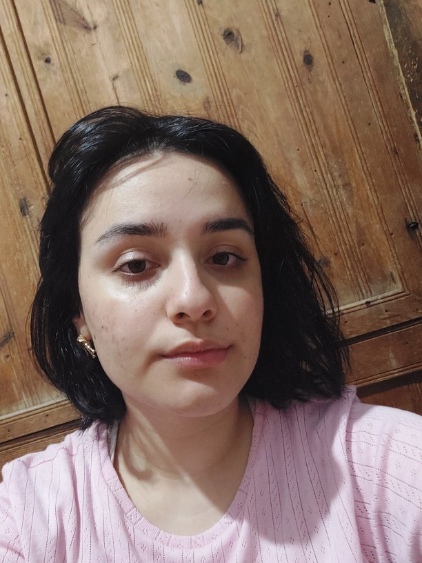 Bu kız hangi partilidir sizce?