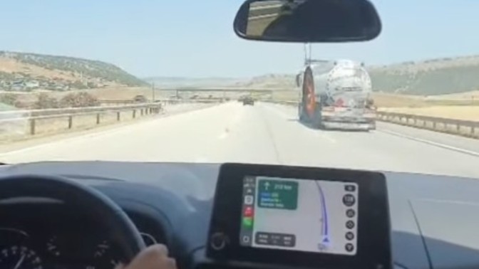 Arabanın ismini modelini bilen var mı?