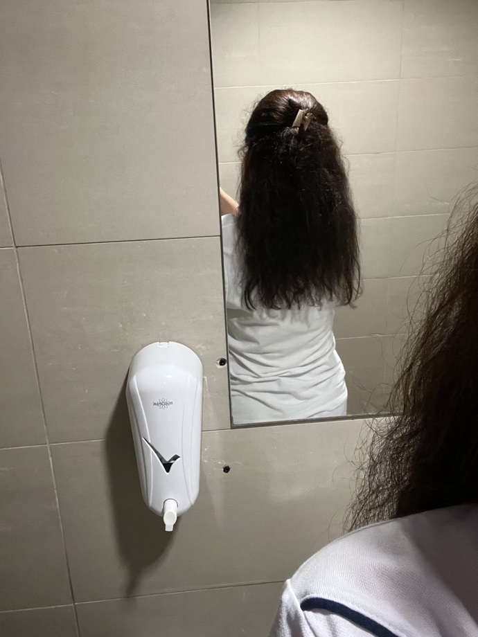 Arkadaşlar saçım bana çok az ve seyrek geliyor aslında herkes çok beğeniyor ama böyle uçları ince ve hacimsiz duruyor sizce ne yapmalıyım