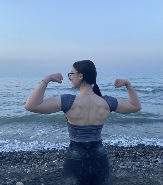 Bu kızla güreşsek kim kazanır?