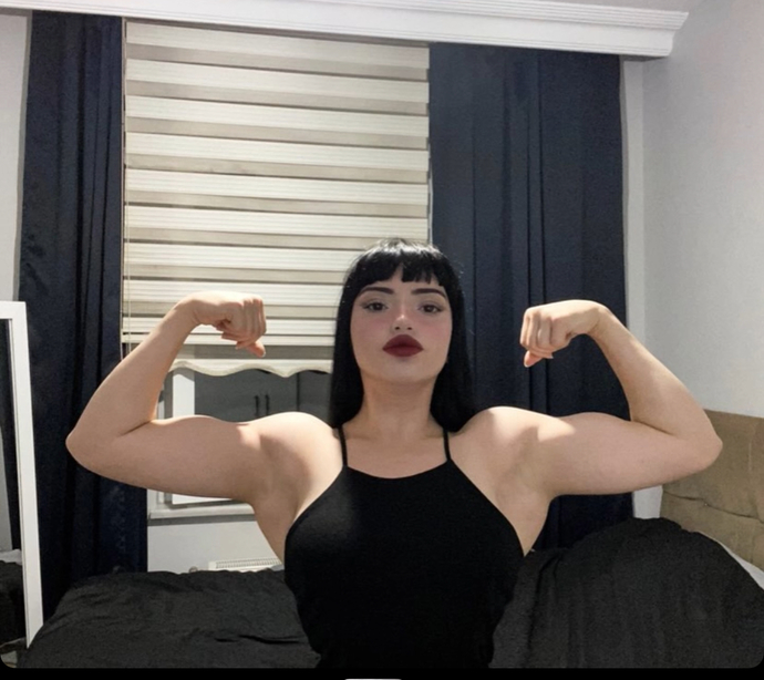 Bu kızla güreşsek kim kazanır?