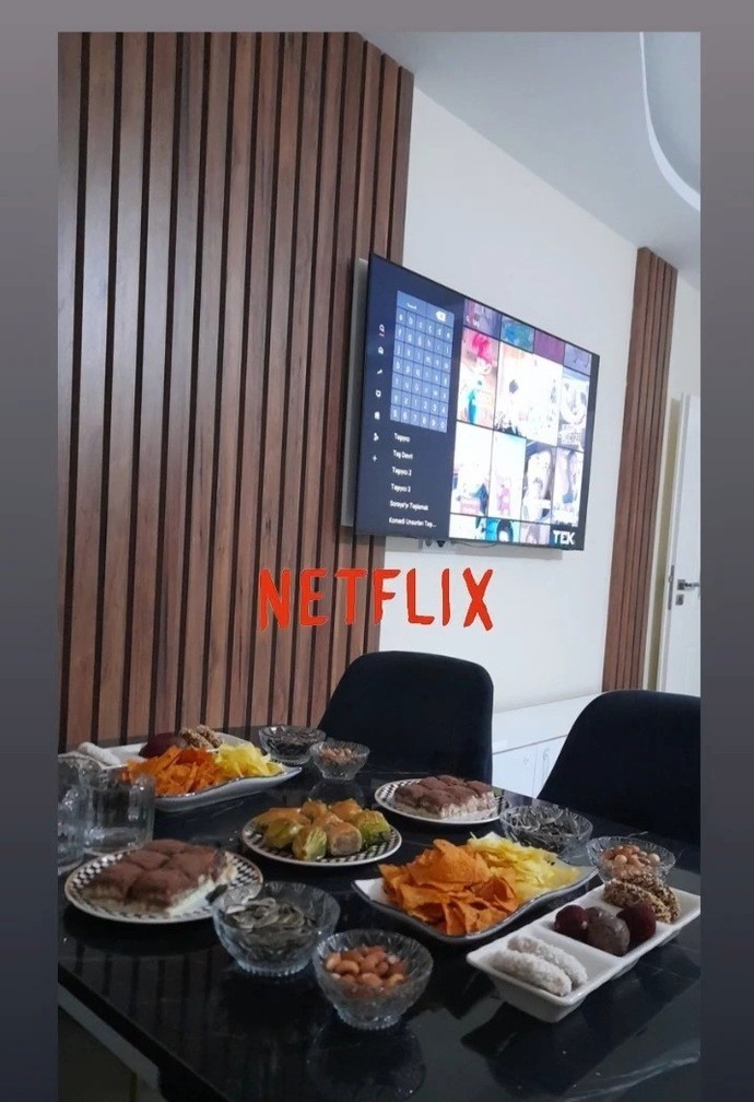 Siteden kiminle dizi-film izlemek isterdiniz?