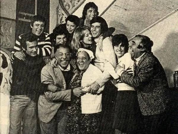 Günümüzde neşeli günler, gülen gözler filmindeki gibi aileyi ön plana çıkaran yapımlar artık kalmadı mı?