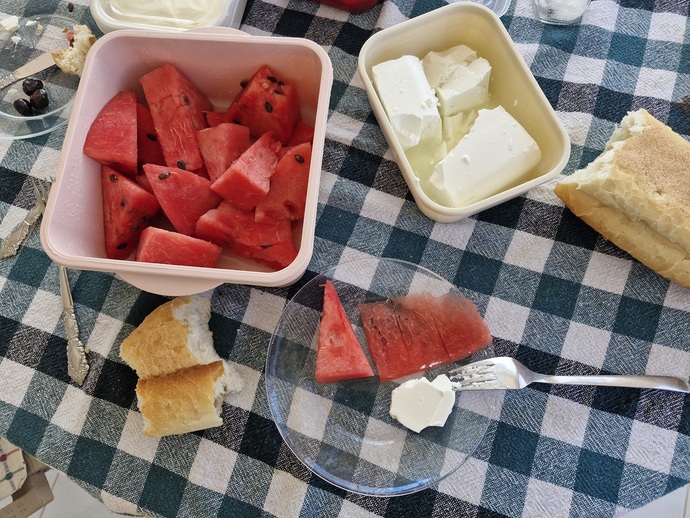 Karpuz, peynir ve ekmek üçlüsü sizce güzel bir öğün sayılır mı 🤔?