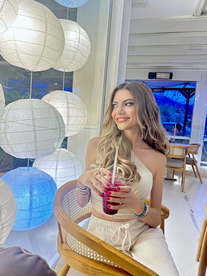 Instagrama iki fotoğrafımı da atmalı mıyım sizce?
