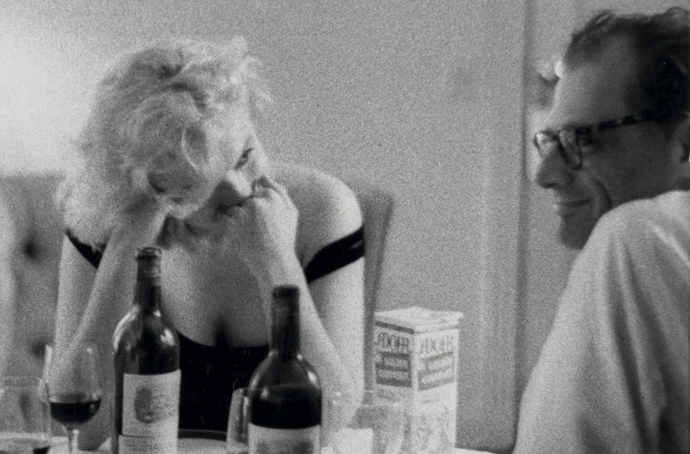 İşte sonra böyle baka kalırsın Monroe