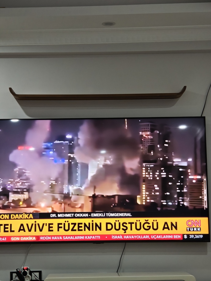 İran, Terörist İsraili vuruyor! Tel Avivde dumanlar yükseliyor! Ne düşünüyorsunuz?
