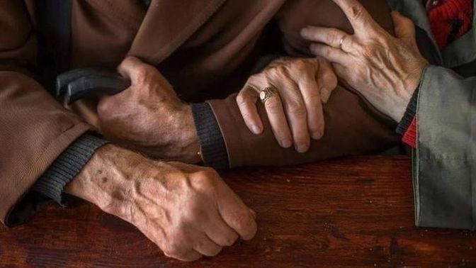 Biriyle bir ömür geçirip birlikte yaşlanabileceğine inanıyor musun?
