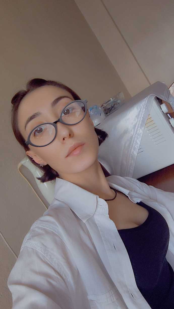 Kuaför saçımı kısacık kesti diye annem erkek gibi olmuşsun dedi. Çok mu kötü görünüyor?