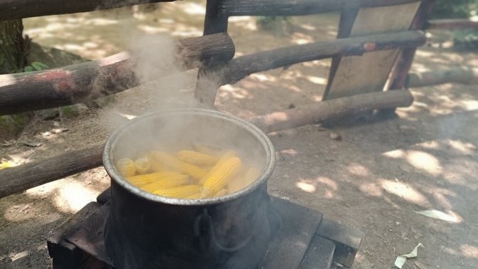 Mısır sever misiniz şöyle odun ateşinde?