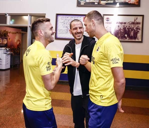 Fenerbahçenin transfer politikası neden sadece yaşlı yıldızlar ile rakiplerinin ilgilendiklerinden ibaret oluyor?