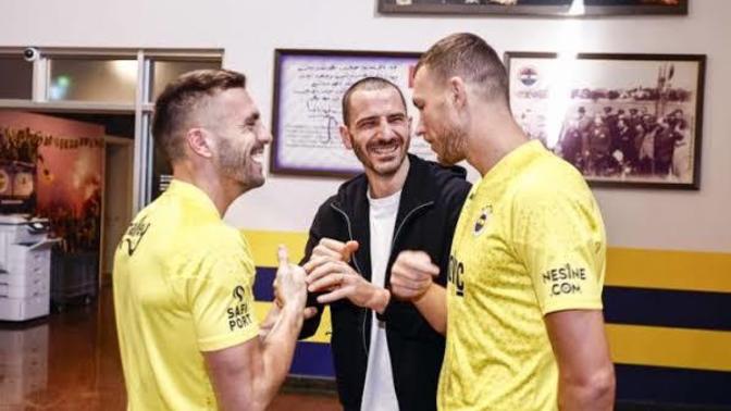 Fenerbahçe'nin transfer politikası neden sadece yaşlı yıldızlar ile rakiplerinin ilgilendiklerinden ibaret oluyor?
