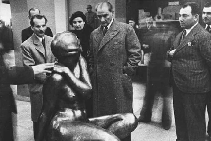Atatürk neden sanatı bir milletin hayat damarlarından biri olarak tanımlamıştır sizce?