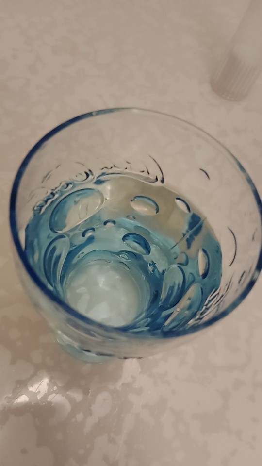 Kahve yerine sadece su içen kızdan olur mu?