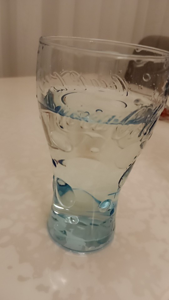 Kahve yerine sadece su içen kızdan olur mu?