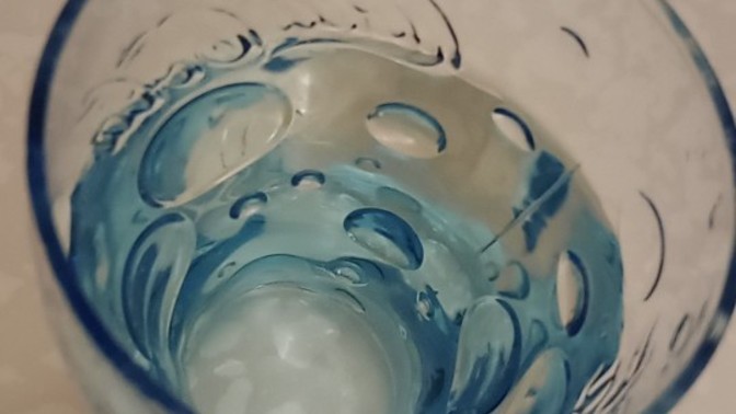 Kahve yerine sadece su içen kızdan olur mu?