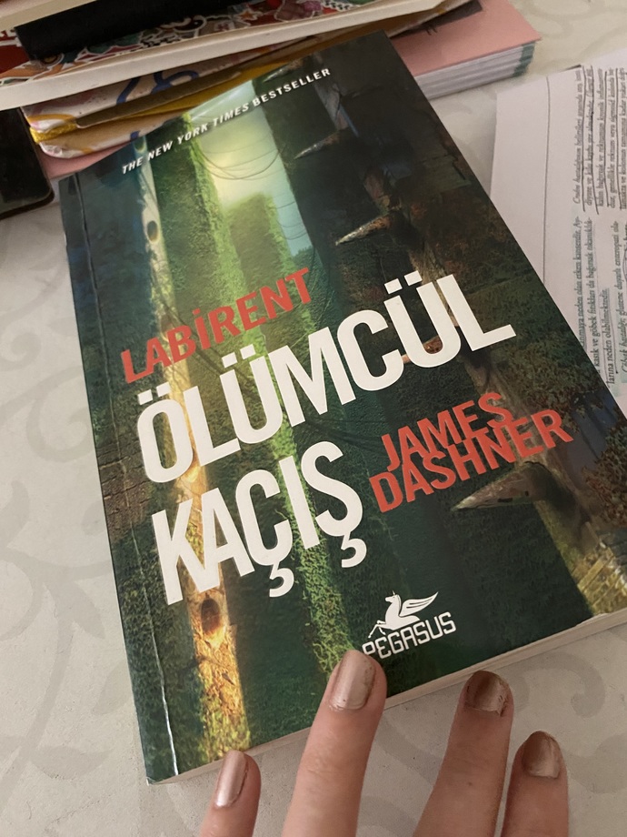 Bu hafta hangi kitabı okuyorsunuz 🫠?