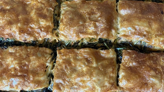Ispanaklı, peynirli börek sever misin? Yanına içecek ne alırsın?
