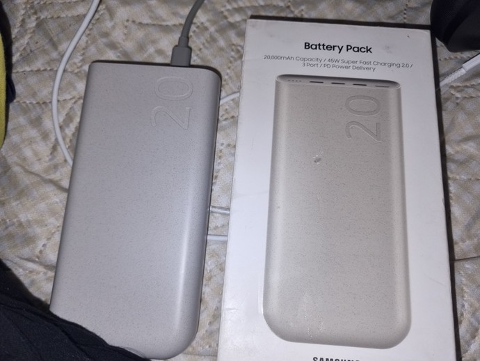 Samsungun 20.000 lik powerbankini alan, kullanan var mı?