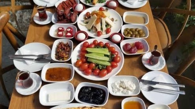 Serpme kahvaltı sever misiniz?