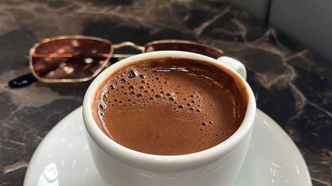 Siteden kiminle başbaşa bir şeyler içmek istersiniz?