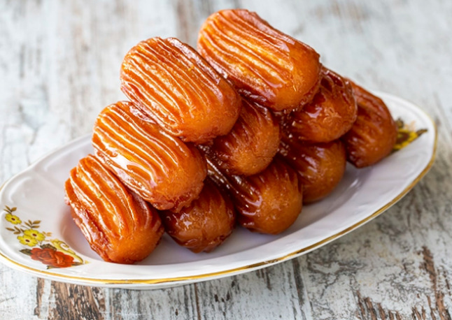 🍯 Tatlı Krizinde Zor Seçim: Tulumba mı, Kadayıf mı? Hangisi seni şeker komasına sürüklesin istersin 😋?