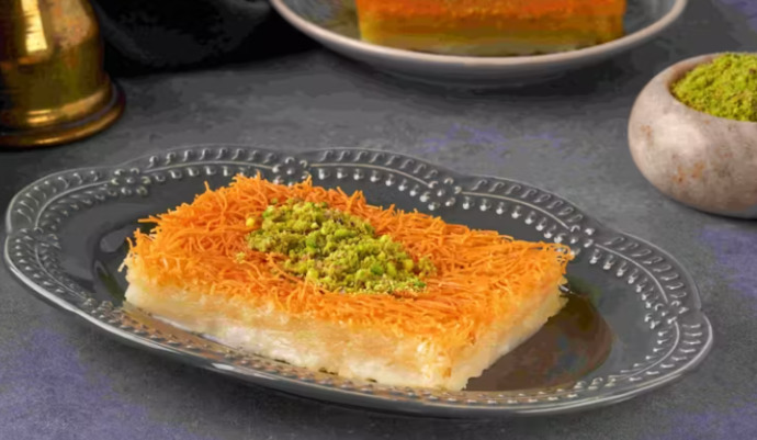 🍯 Tatlı Krizinde Zor Seçim: Tulumba mı, Kadayıf mı? Hangisi seni şeker komasına sürüklesin istersin 😋?