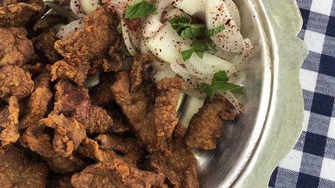 Toplumda çok sevilen ama sizin sevmediğiniz yemek var mı?