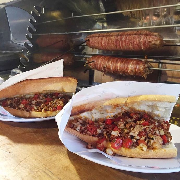 Tercihin hangisi: Kokoreç mi, döner mi?