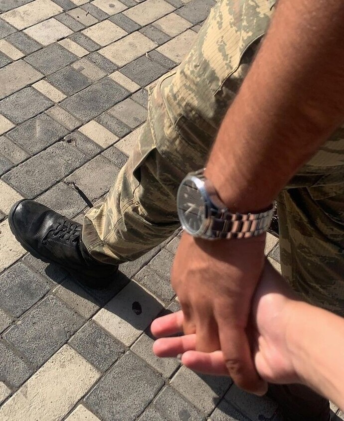 Erkekler askere giderken sevgililerinin onları terk etmesinden mi korkuyor?