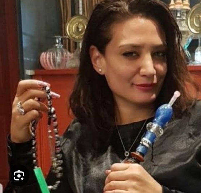 Dişil enerjisi yüksek bir kadınla , eril enerjisi yüksek bir kadın havada çarpışsa hangisi kazanır 🙆?