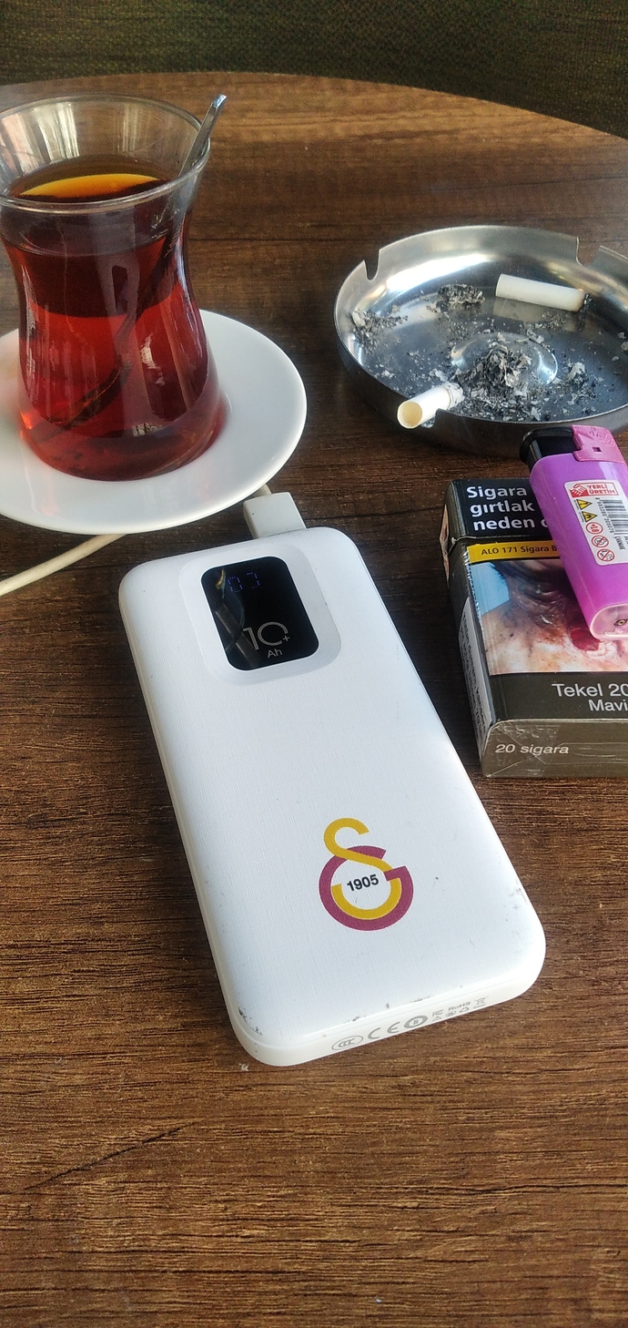 Galatasaray amblemli dijital göstergeli power bank ım nasıl ama ❤️💛 ?