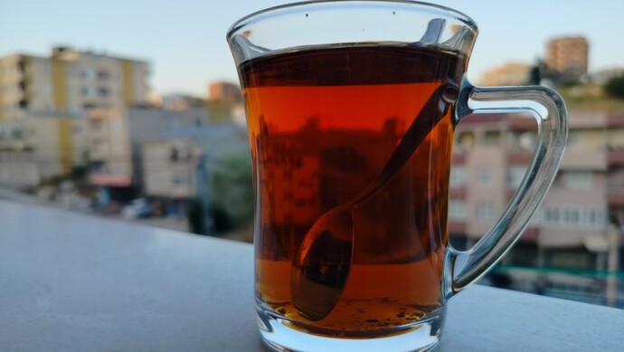 Akşam güneşi batarken, balkonda çay sigara içerken hangi müzik dinlenir?
