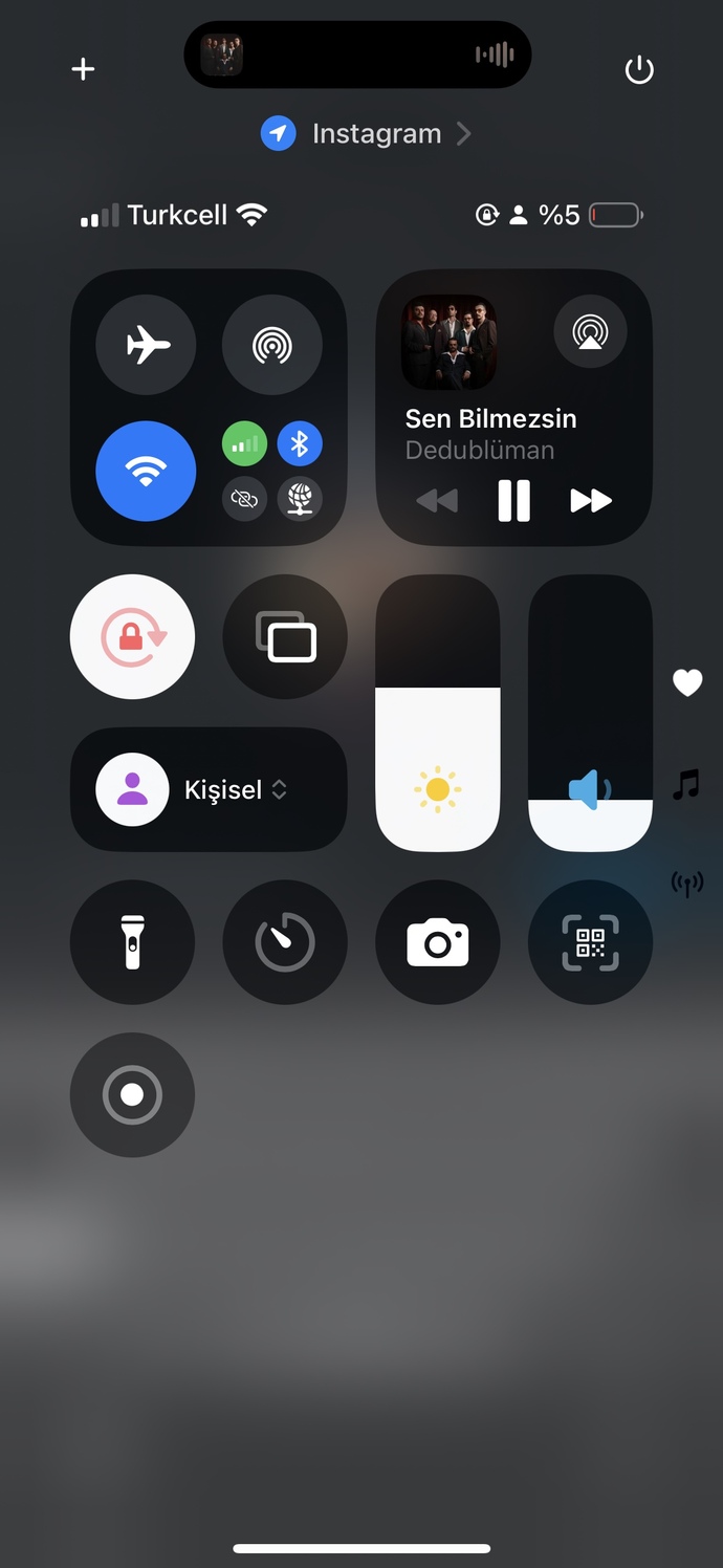 Bu şarkı beni aşırı duygulandırıyor neden acaba?