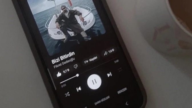 Aynı şarkıyı 10 kez üst üste dinlediğin oldu mu?