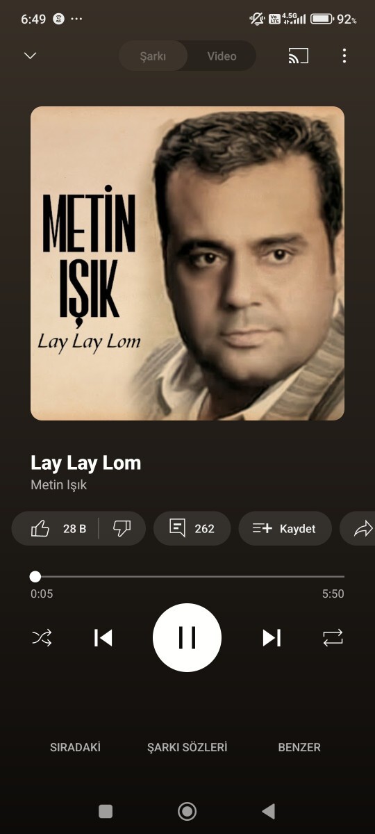 Yolda giderken şarkı dinliyor musunuz?
