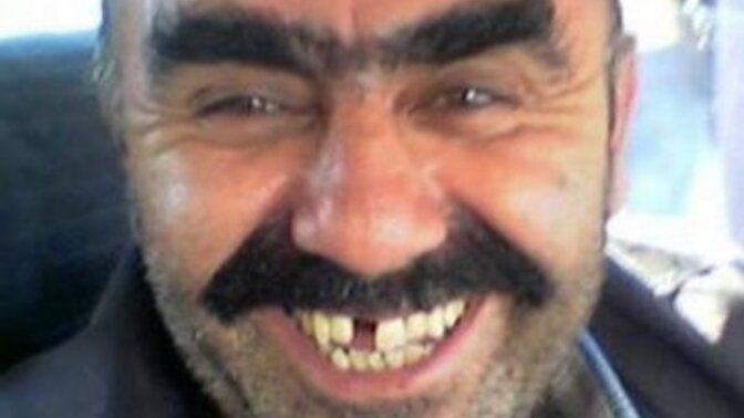 Yaw Herkes "Yemeğinden saç çıksa yer misin? diye Sormuş herkes de ben yerim demiş. Ya bıyık Kılı Çıksa?
