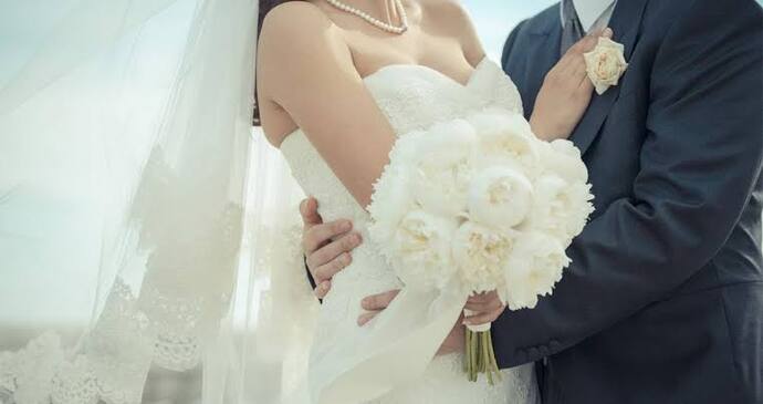 Bakire olmayan kişi ile evlenip düğün yapar mısınız?