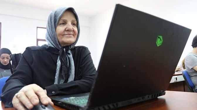 Selma Teyze enerjisi sende olsa 60 yaşında hangi üniversite bölümünü okuyup mezun olurdun?