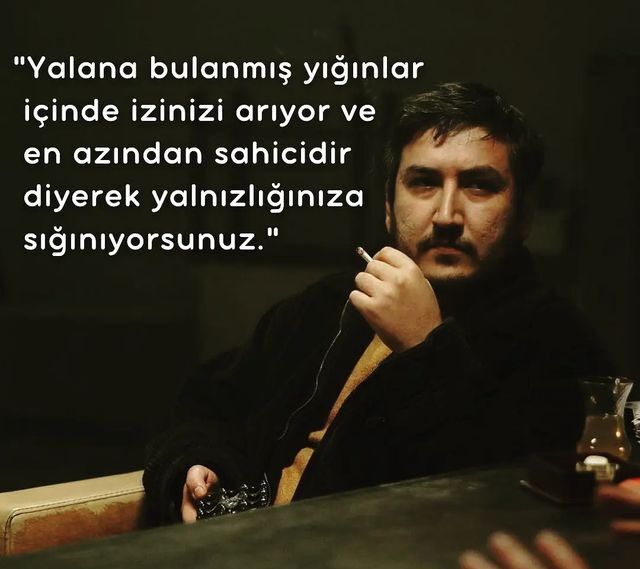 bir kandırmacadan ibaret veya bir avuntu başka bir şey değil ne gerek var tiyatroya..