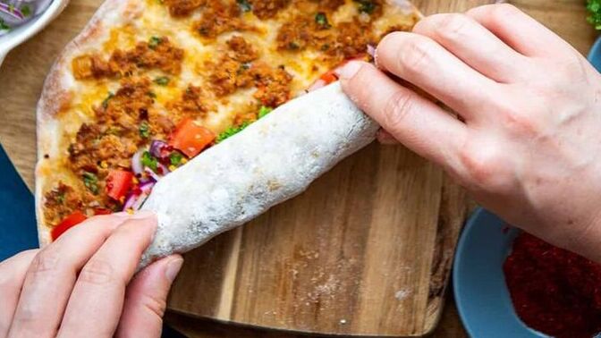 Lahmacun sarılır mı, yoksa katlanır mı yenir?