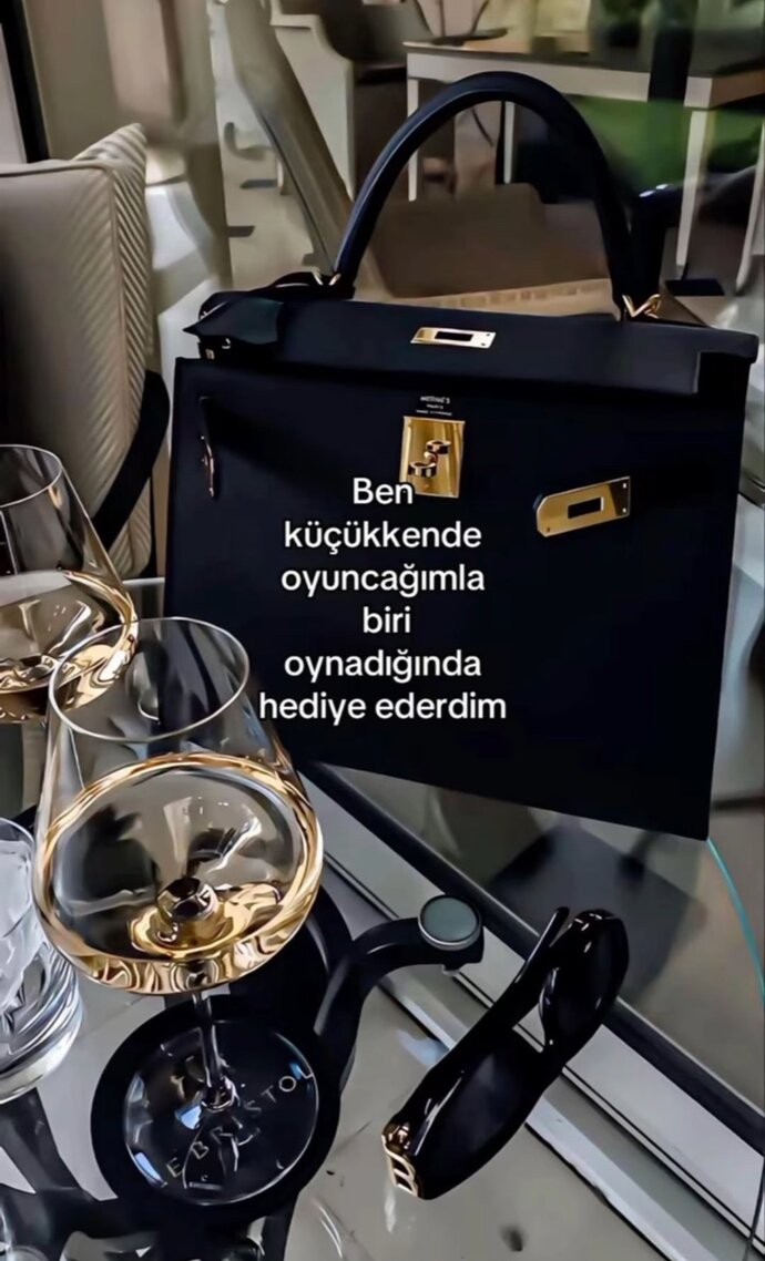 Eski sevgilimi konuşma dediğim kadınla gördüm engellemeli miyim?