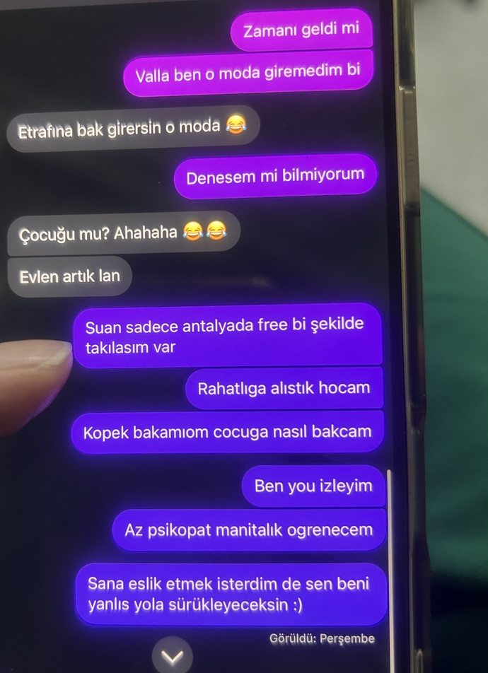 Kocamın kız arkadaşıyla olan konuşmalarından rahatsız oluyorum, ona karşı bir his mi besliyor?