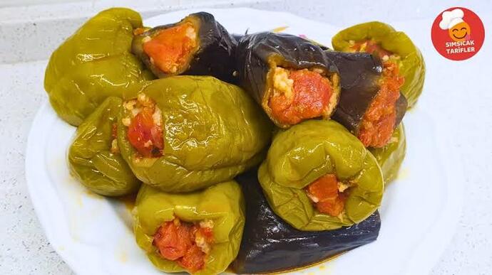 Patlıcan dolması mı biber dolması mı?