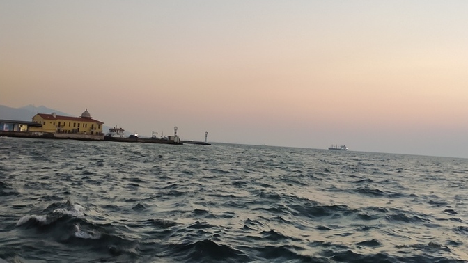 Deniz kokusu, serin rüzgar ve İzmir.. Sizce bu manzaraya hangi şarkı yakışırdı?